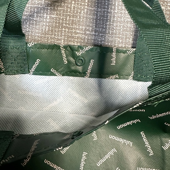 Lululemon Large recyclable reusable tote shopping bag green/white - Picture 8 of 8